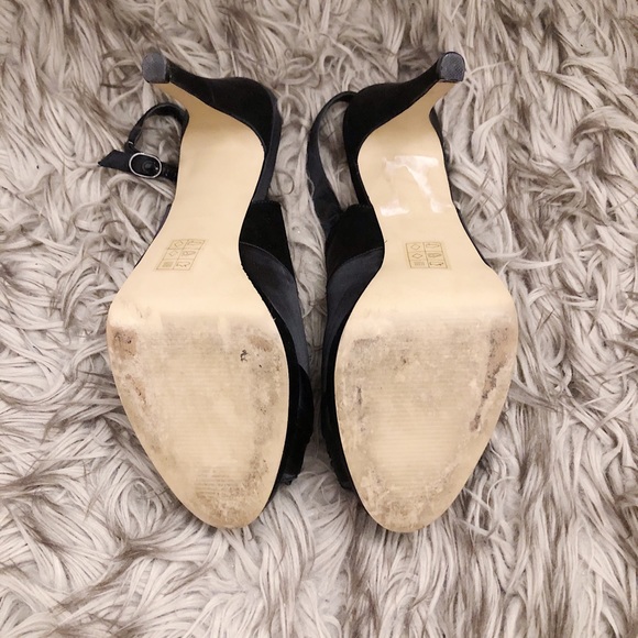 ⭐️Buy 1 get 1 FREE⭐️ Black Le Chateau Bow Heeled - Picture 5 of 5